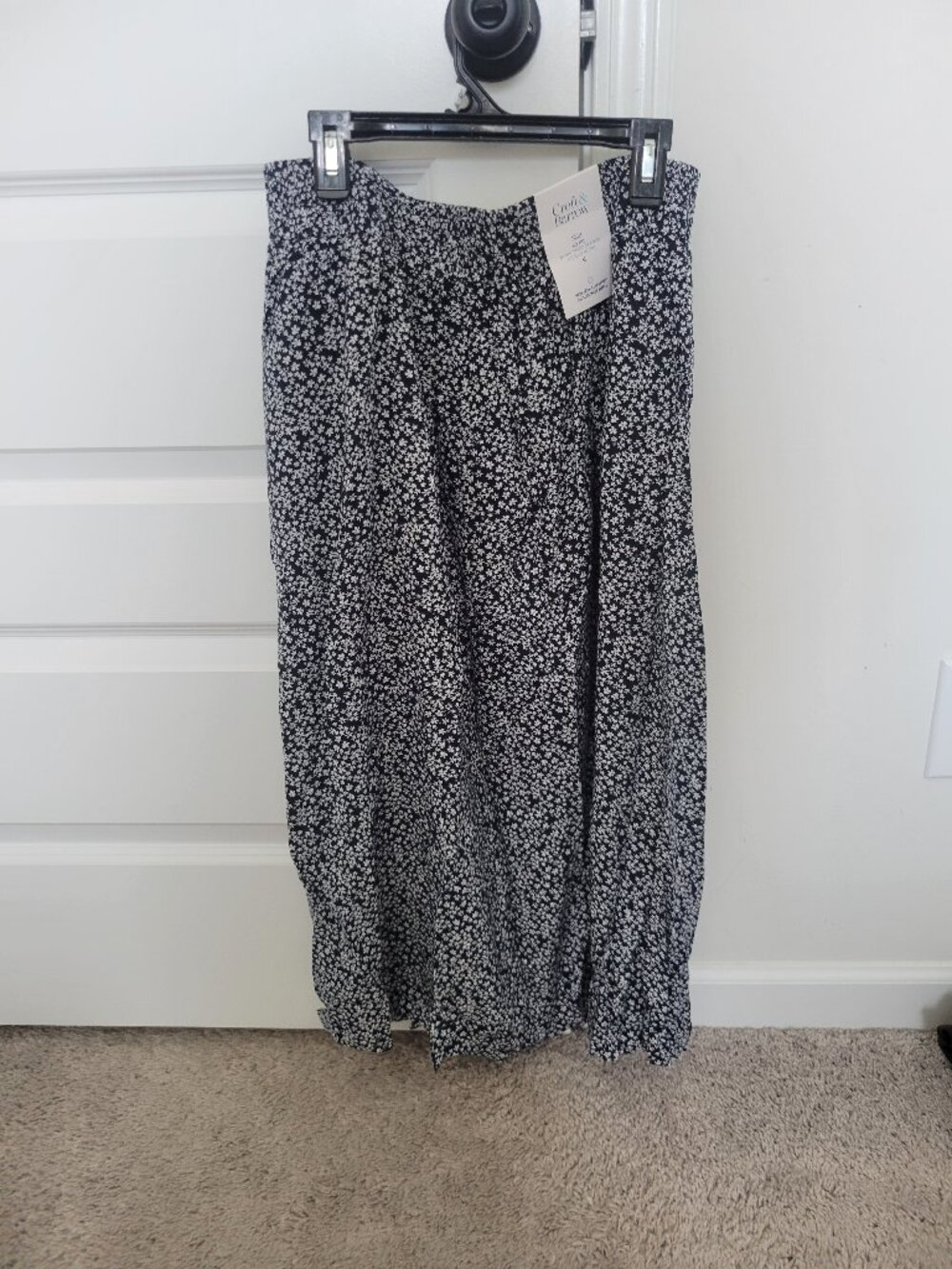 Croft & Barrow Mid Rise Midi Skirt, Navy Blue Floral, sz M, NWT Flowy Rayon